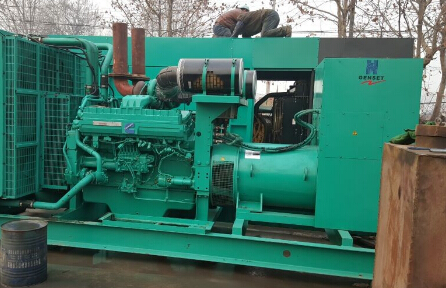 海州发电机组如何判断水冷式机油散热器内部是否需要清洗？